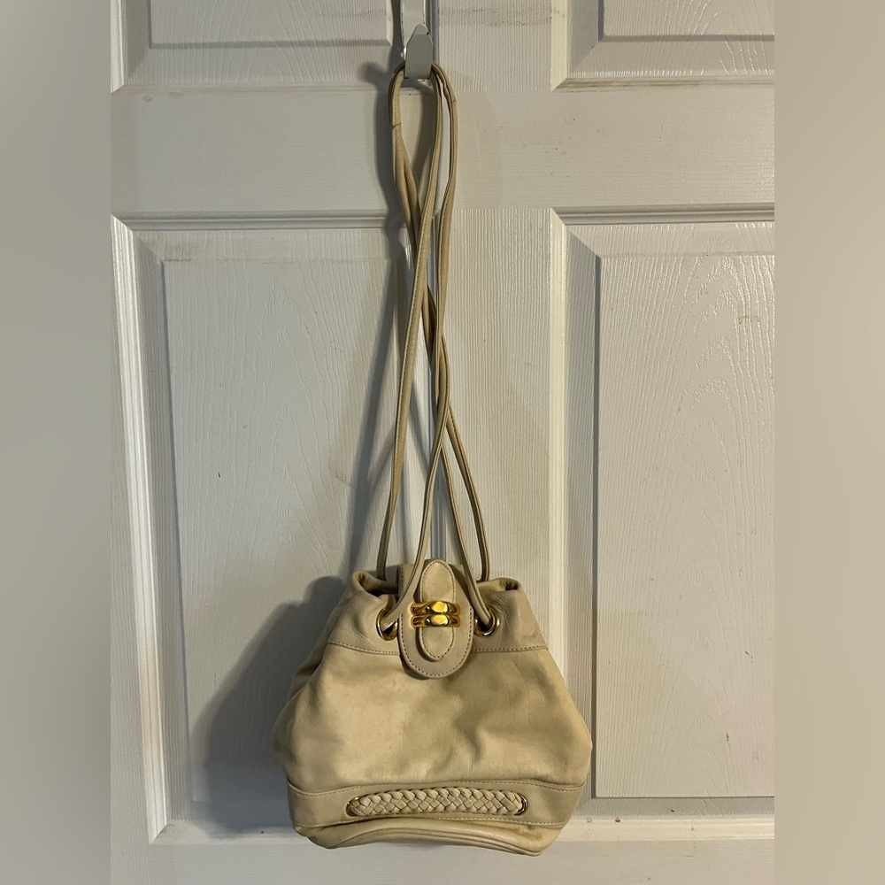 Brio! Elegant Cream Bucket Bag